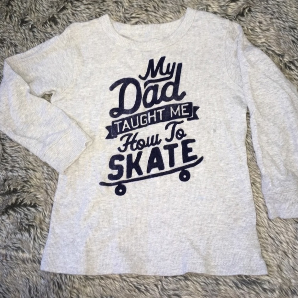 Oshkosh boy’s long sleeve gray navy print Tshirt size 4T